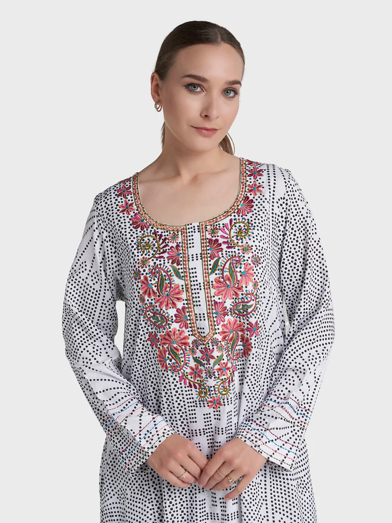 Elegant white jalabiya for wholesale buyers